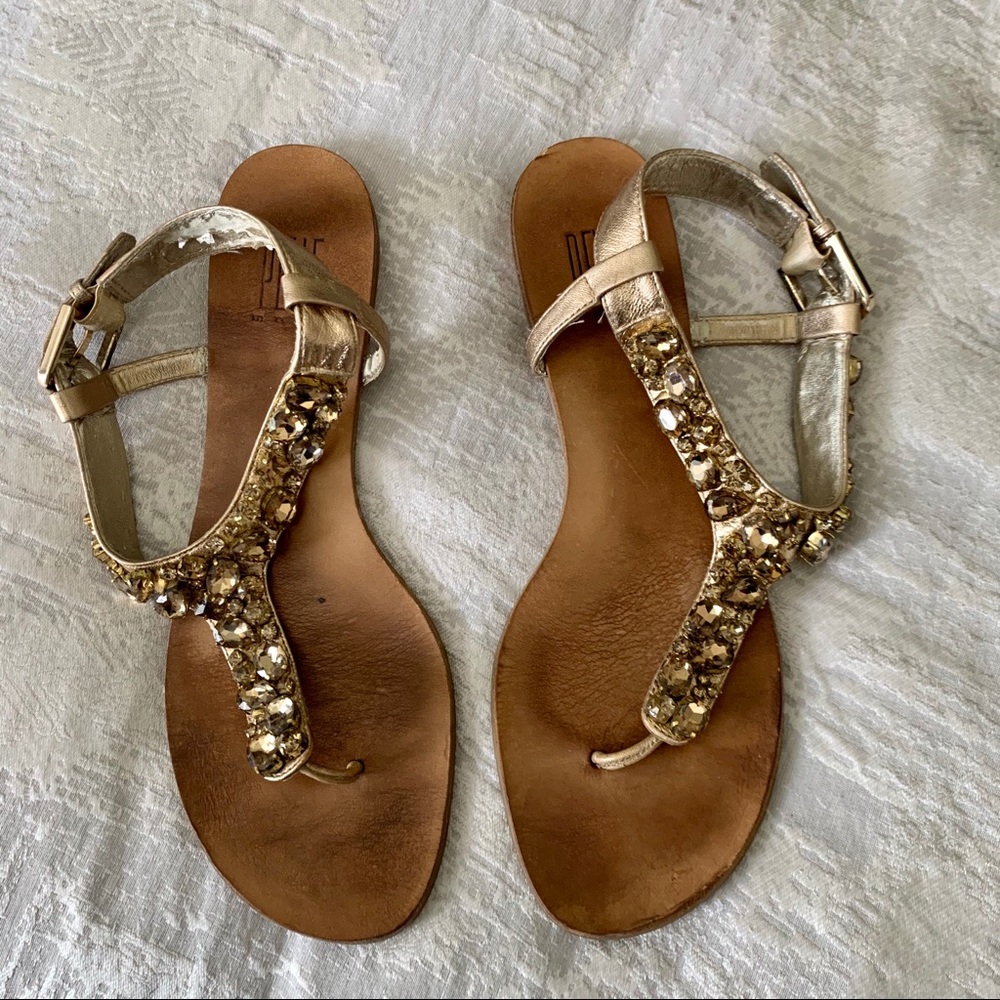 ✨PELLE MODA Gold Summer Flat Sandals✨